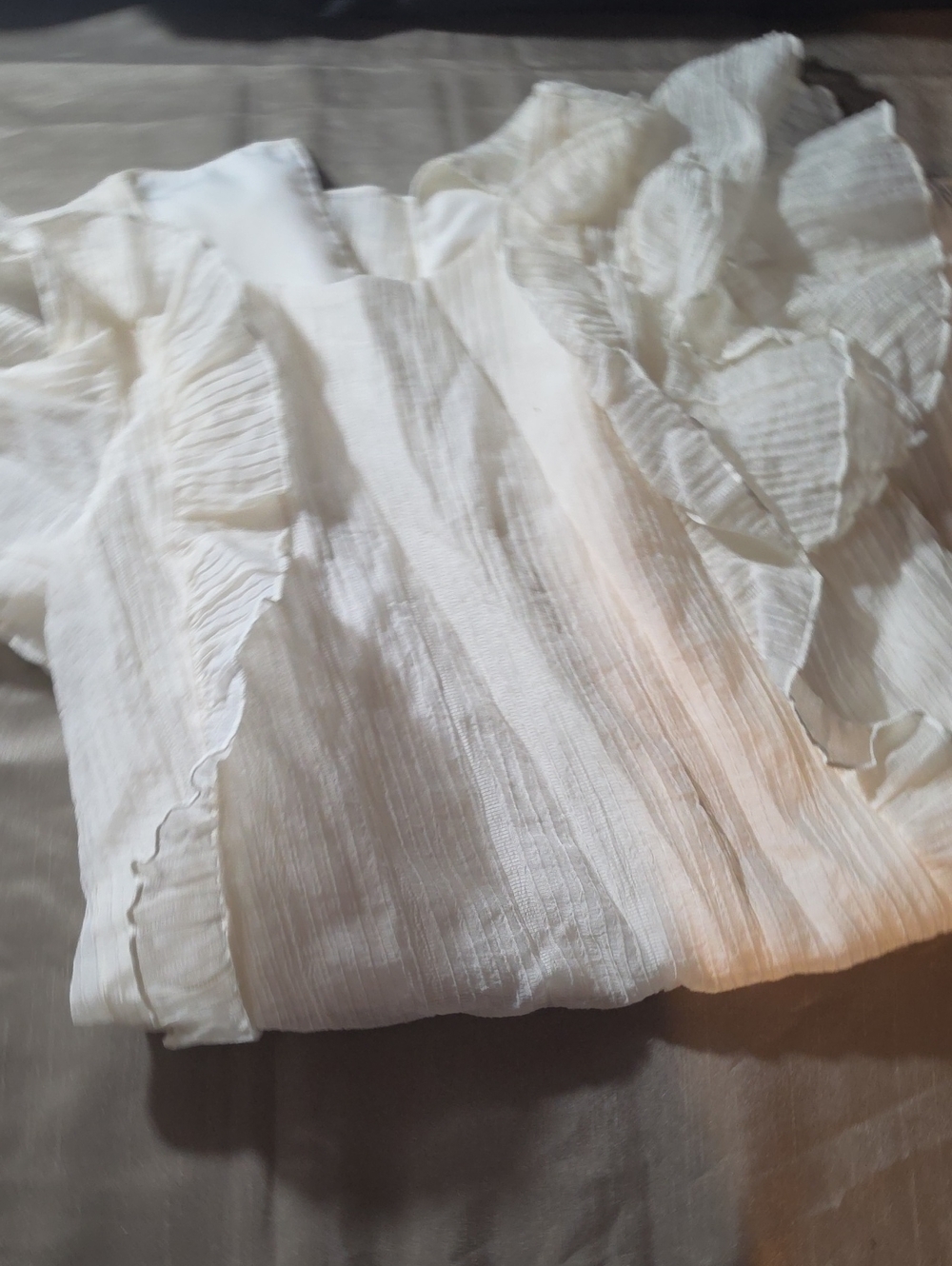 H&M White Textured Ruffle Blouse